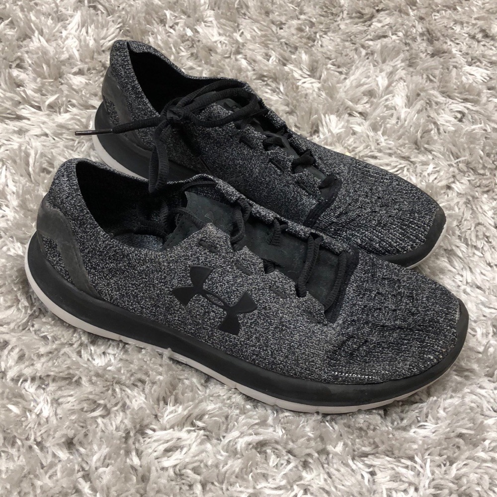 Men’s Under Armour tennis shoes